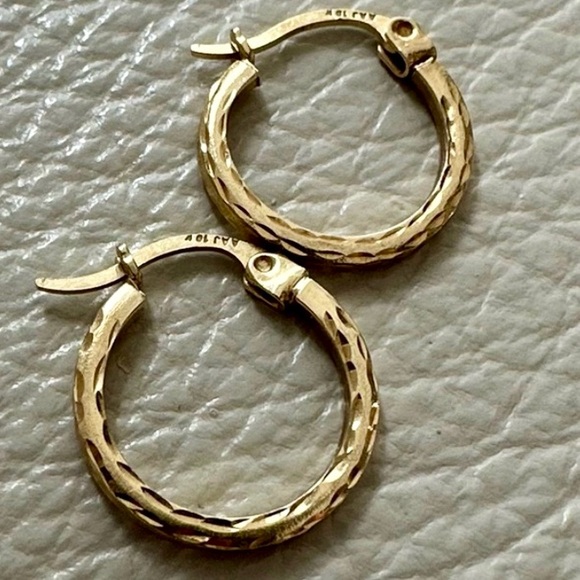 Vintage 10K Gold Hoop Earrings - Picture 2 of 5